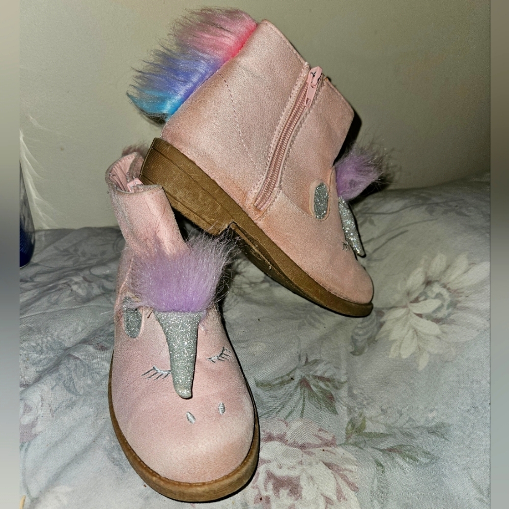 ⚠️Free bundle item- Unicorn faux boots